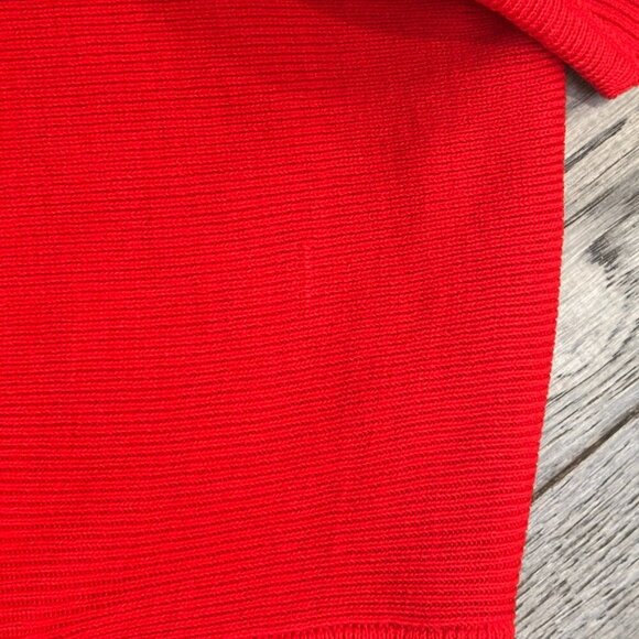 Vintage Red Knit Pullover with Scalloped Collar & Front Pockets - Picture 11 of 12